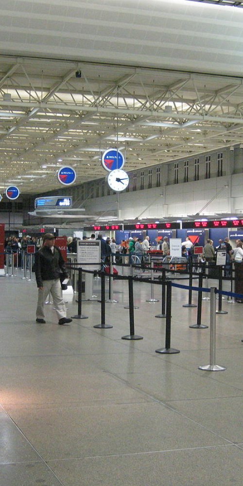Crowding forecast Minneapolis-St Paul Intl Airport Lounge
