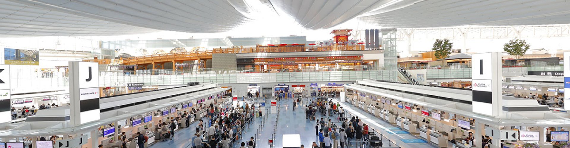 Runway-view sunset at Tokyo Haneda Airport