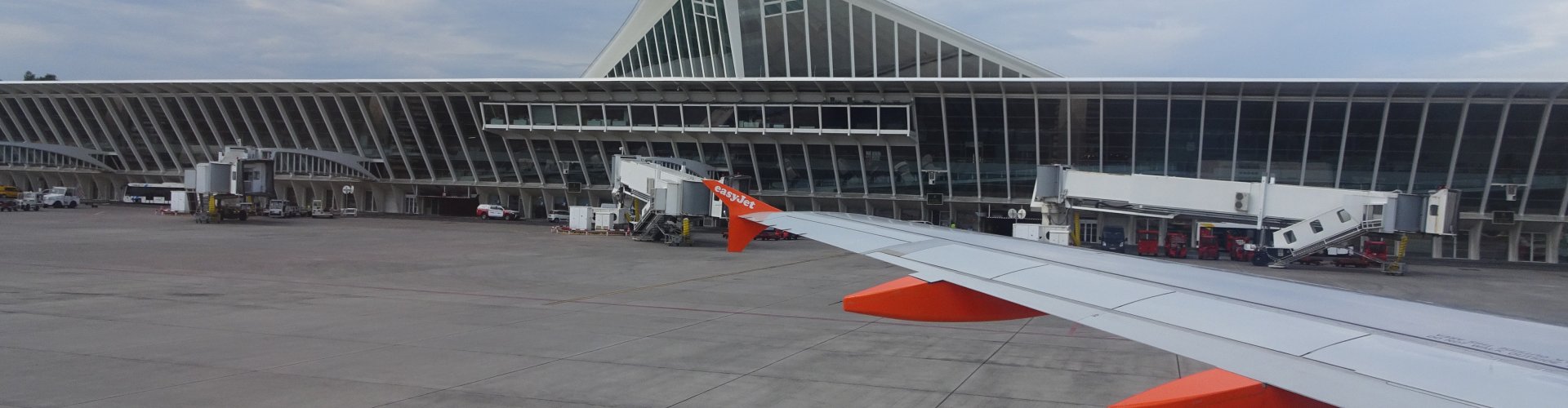 Runway-view sunset at Bilbao Airport